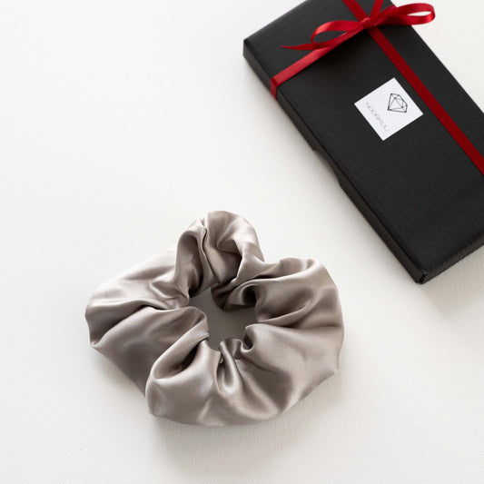 100% šilko gumytė plaukams "Grey"