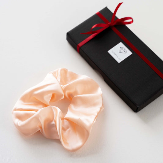 100% šilko gumytė plaukams "Creme"