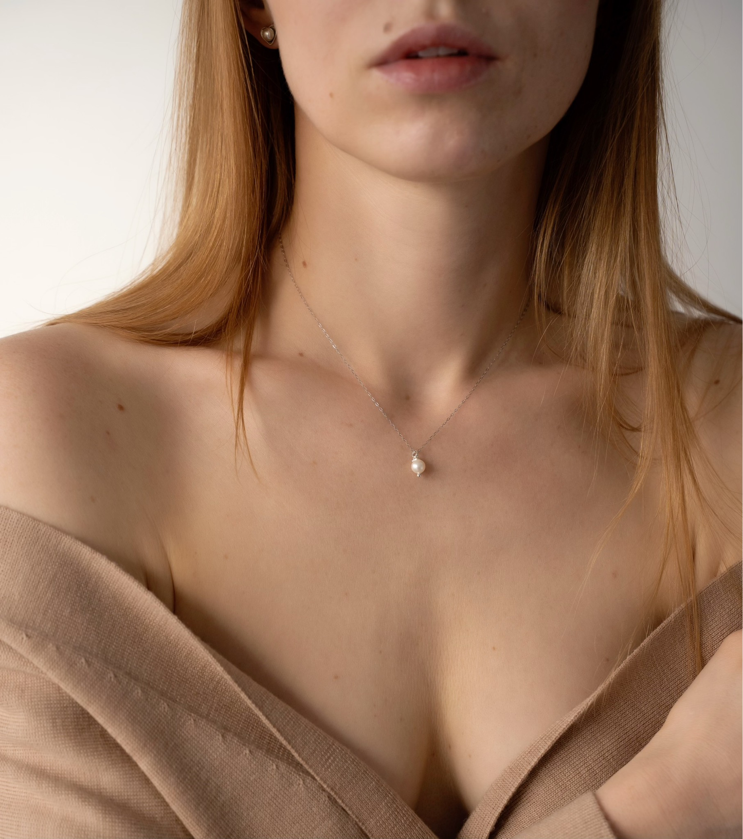 Sidabrinė grandinėlė su natūraliu perlu