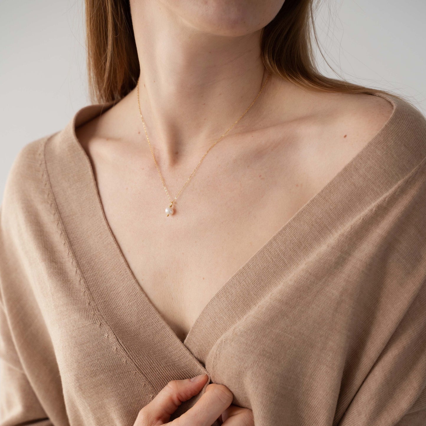 Auksu dengta grandinėlė su natūraliu perlu