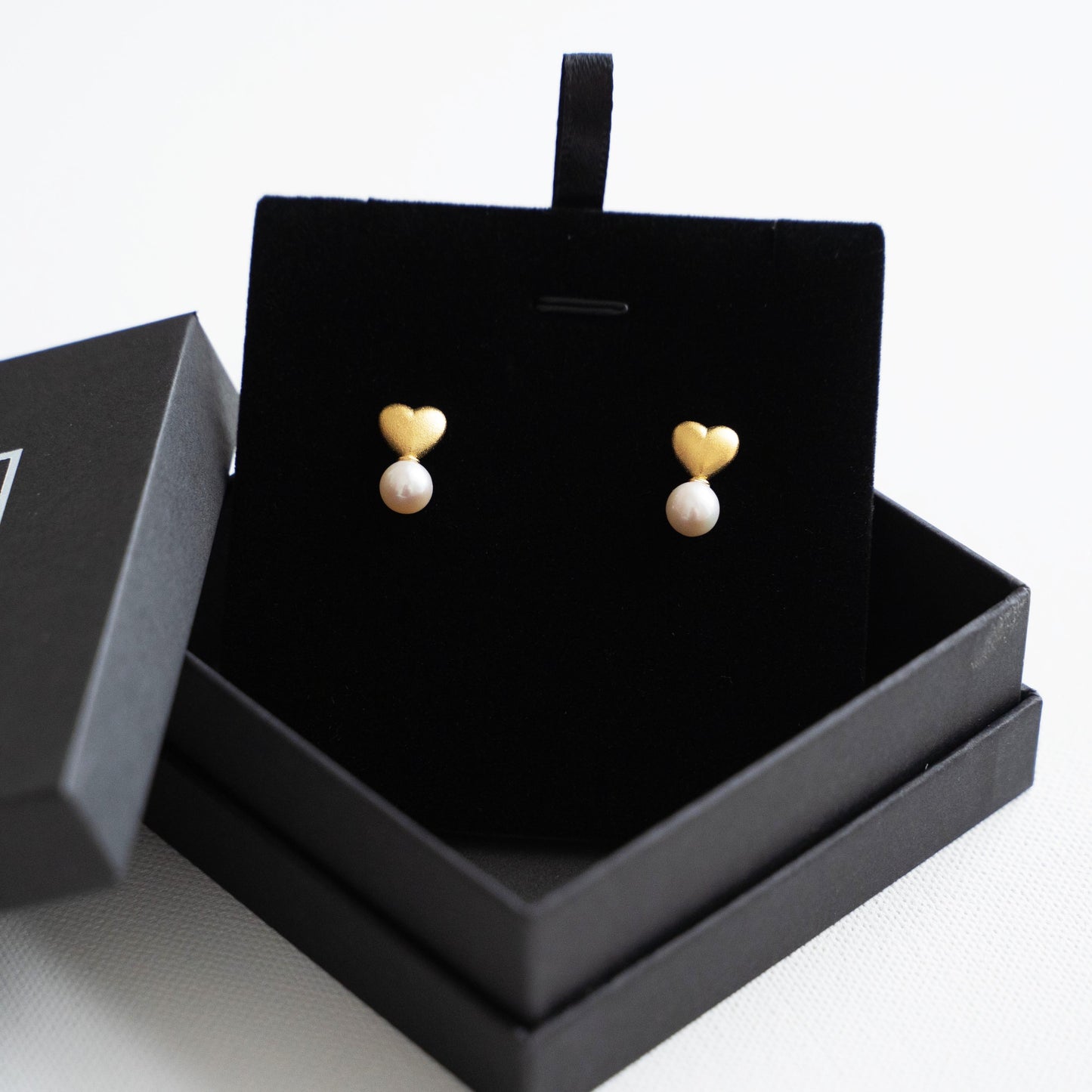 Kullatud hõbekõrvarõngad pärliga "Mistress"