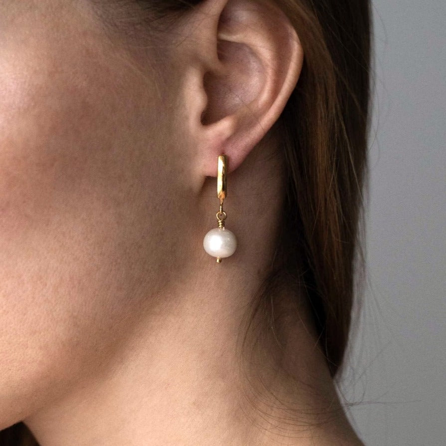 Kaunid kullatud hõbekõrvarõngad pärligaa