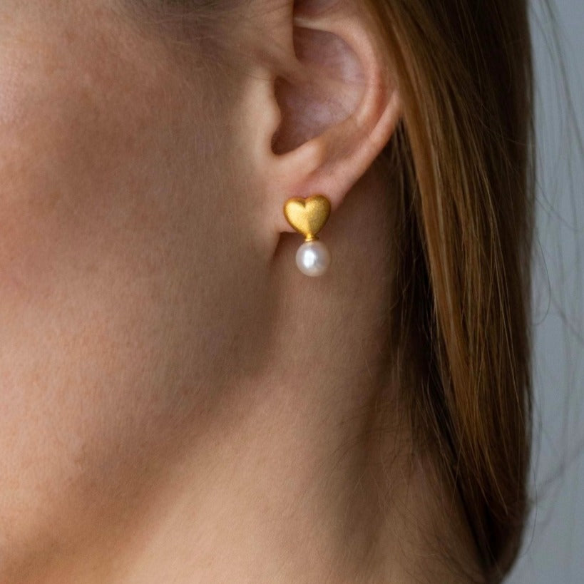 Kullatud hõbekõrvarõngad pärliga "Mistress"