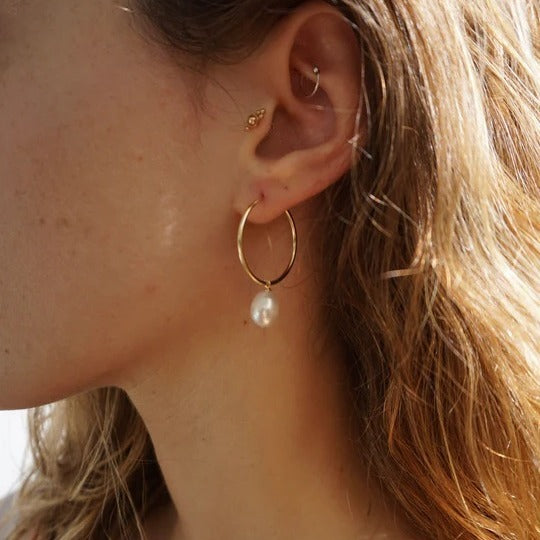 Auskarai su natūraliais perlais