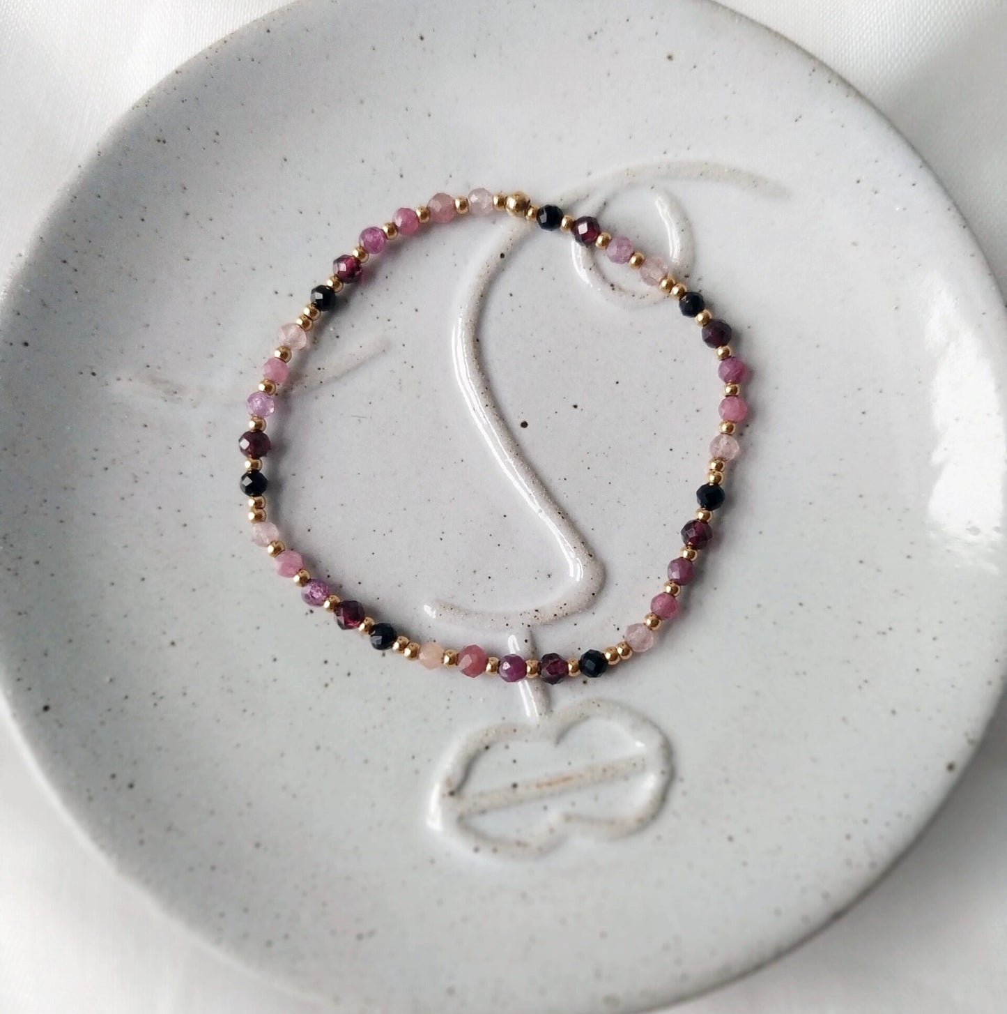 Värvilisest turmaliinist käevõru