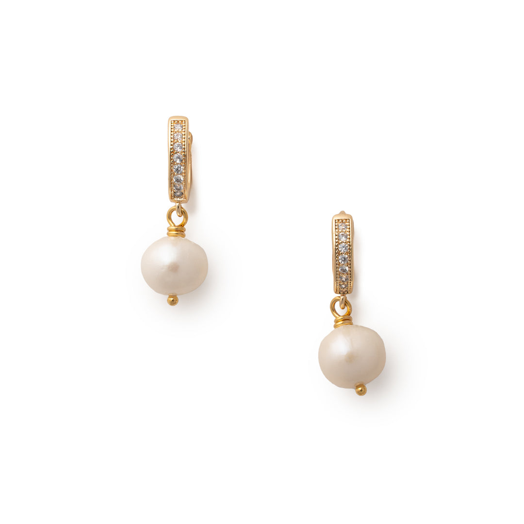 Gold plated earrings with natural pearls