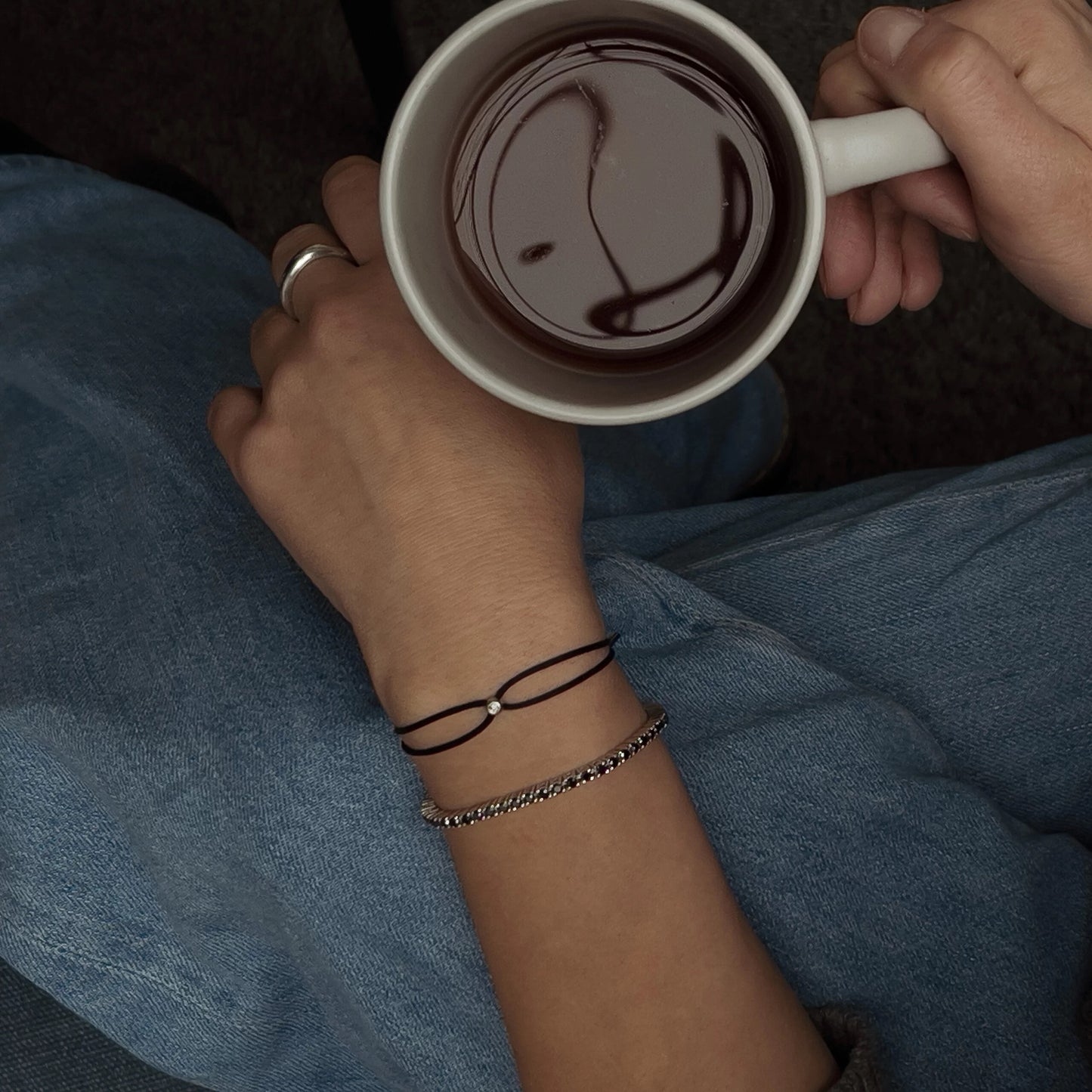 Melna auklas rokassprādze ar 0,02 ct dimantu