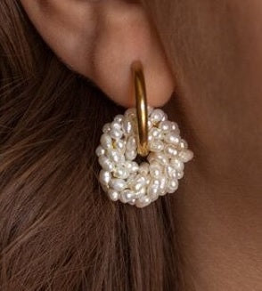 Auksuoti auskarai su natūraliais perlais