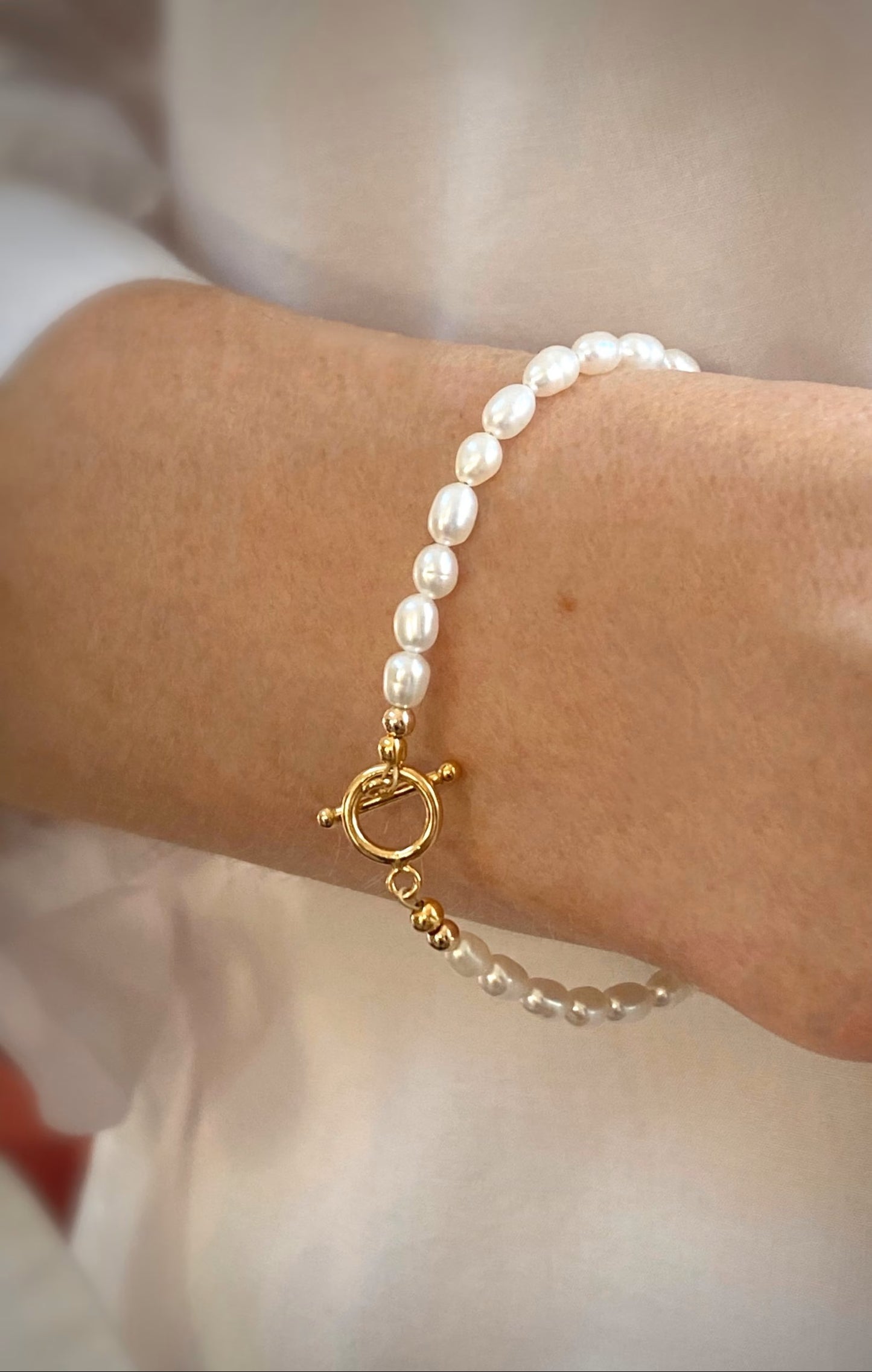 Gold plated bracelet with natural pearl "Oval"
