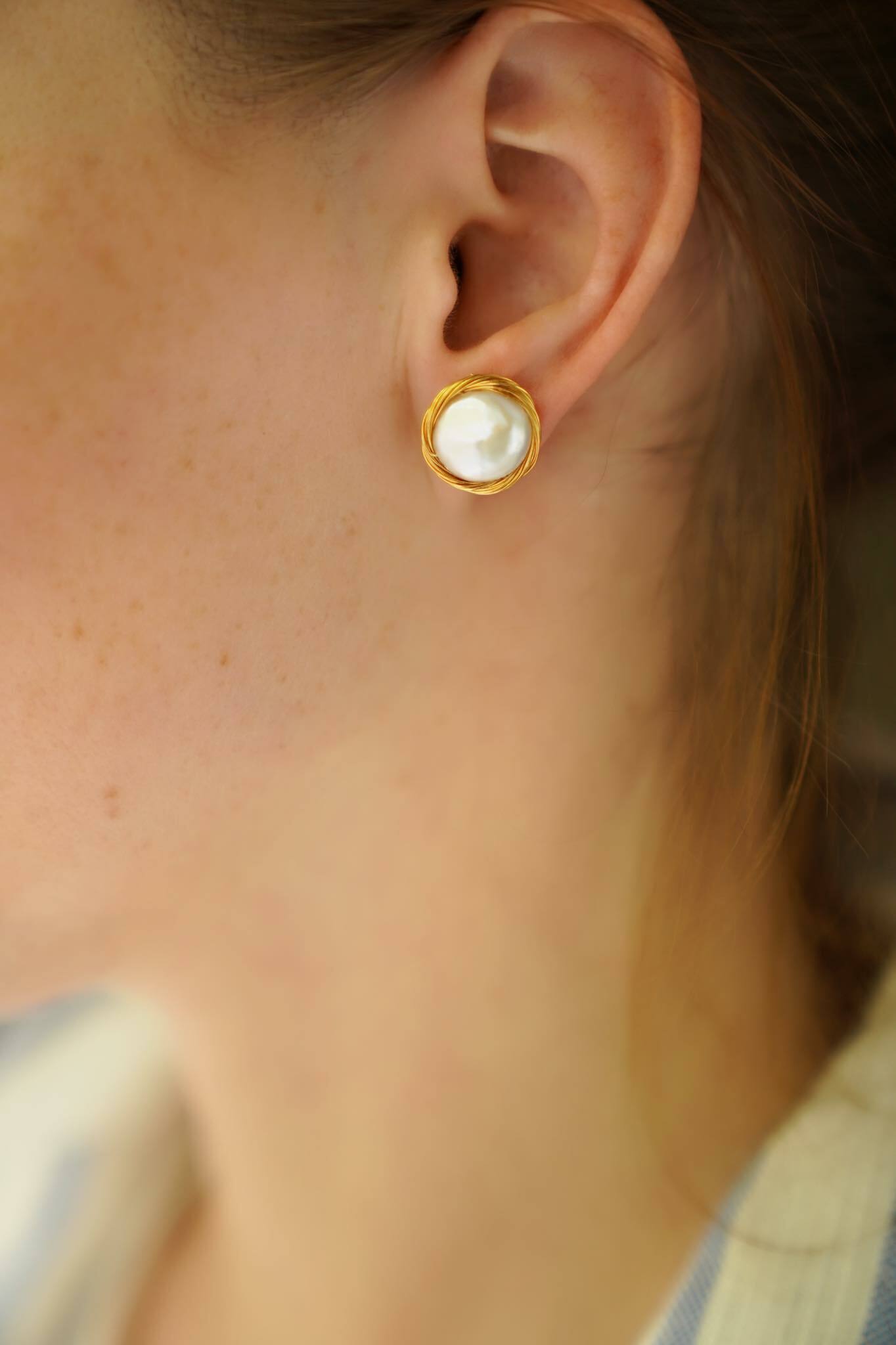Gold plated earrings with natural pearls