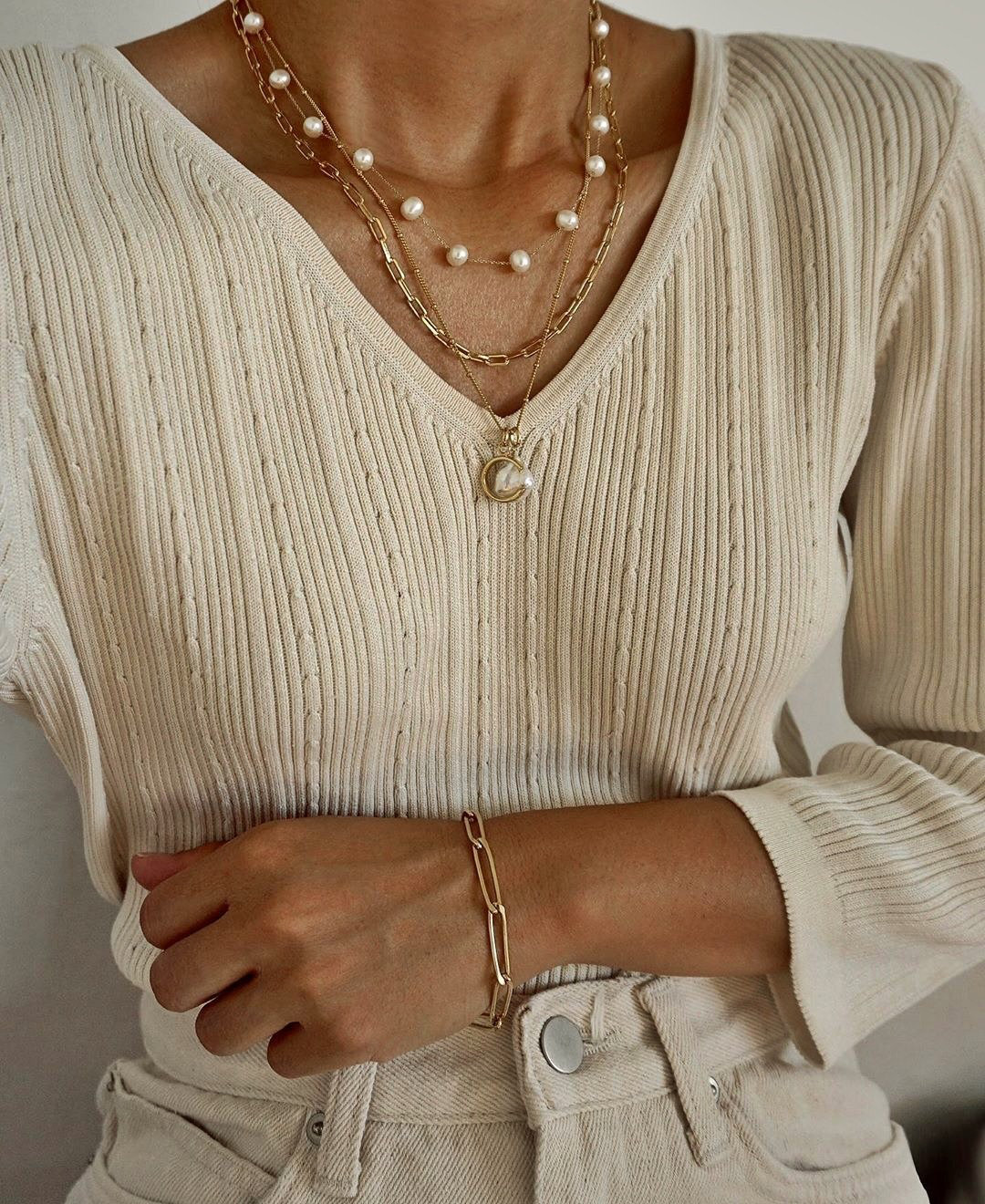 Gold plated necklace with natural pearls