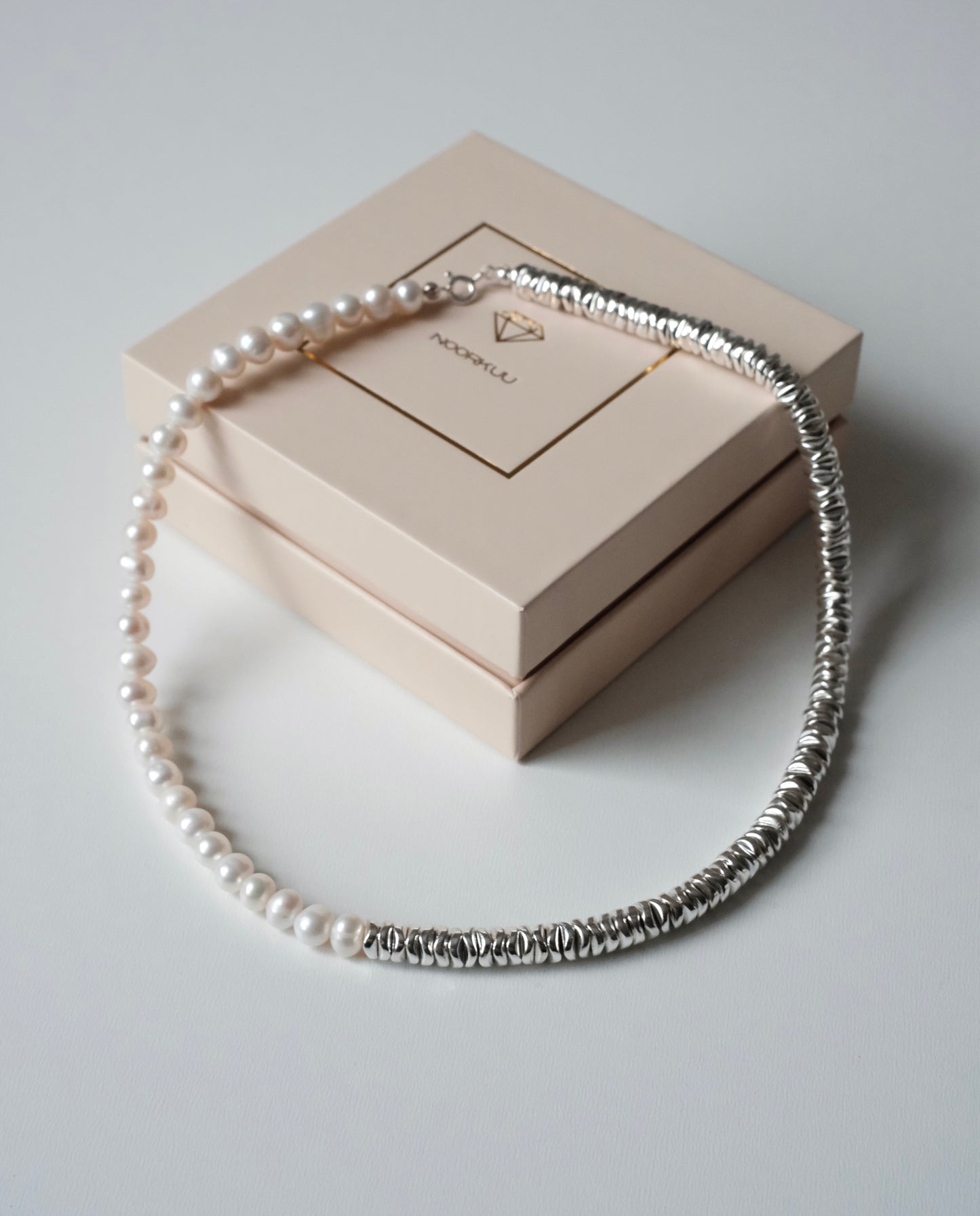 Natural pearl and hematite necklace "Silver"