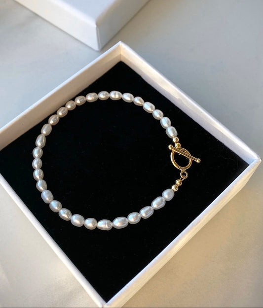 Gold plated bracelet with natural pearl "Oval"