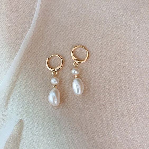 Gold plated earrings with natural pearls