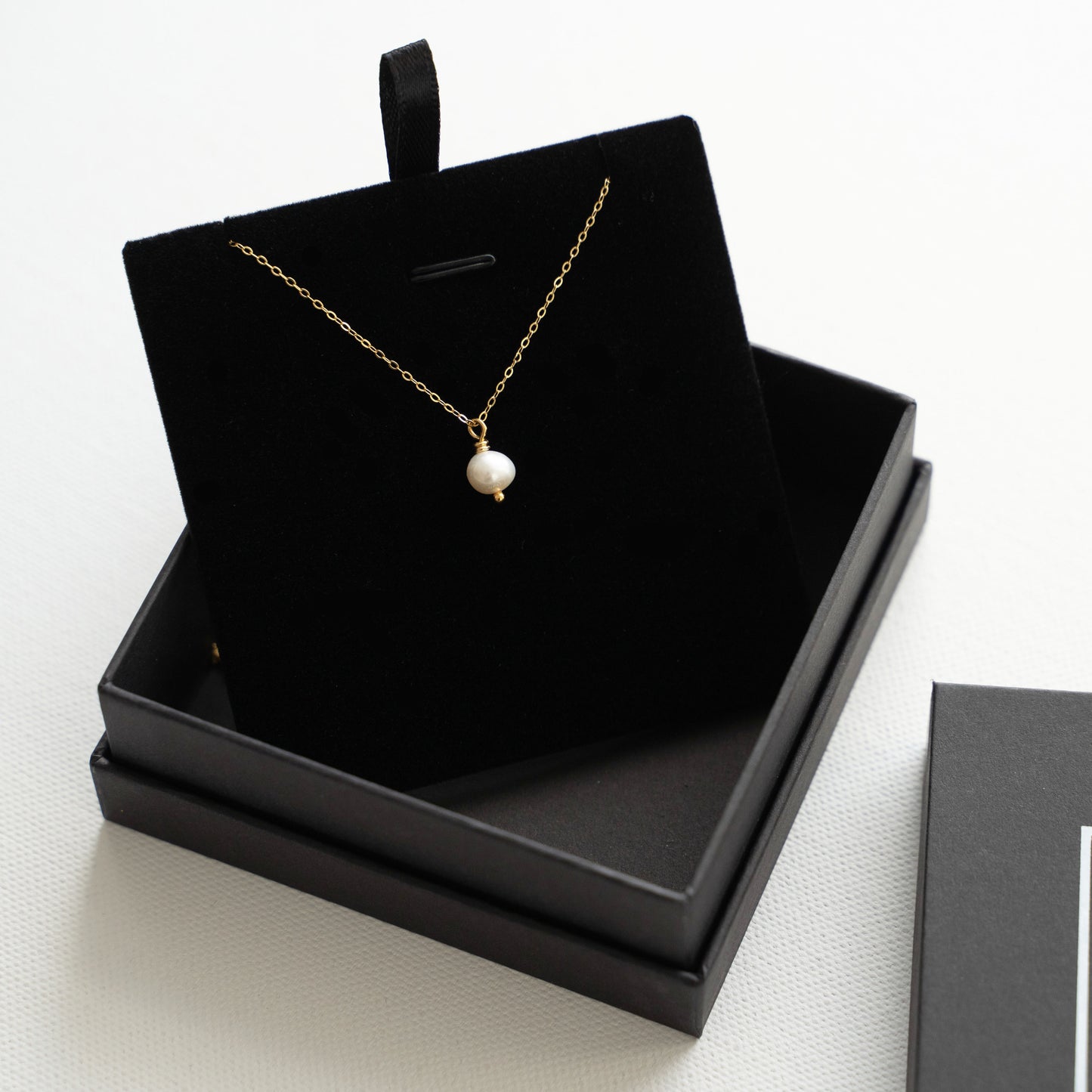 Gold plated necklace with natural pearl