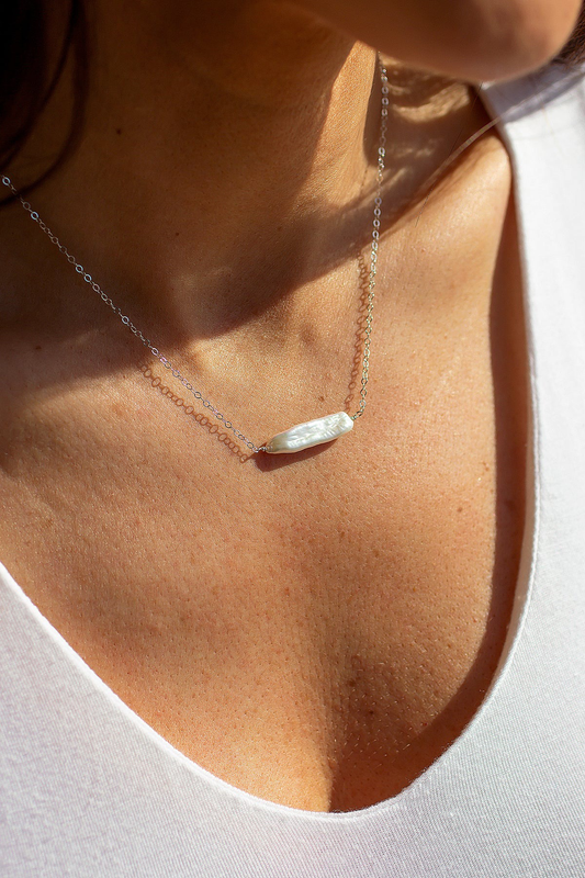 Elegant 925 sterling silver pendant with natural pearl