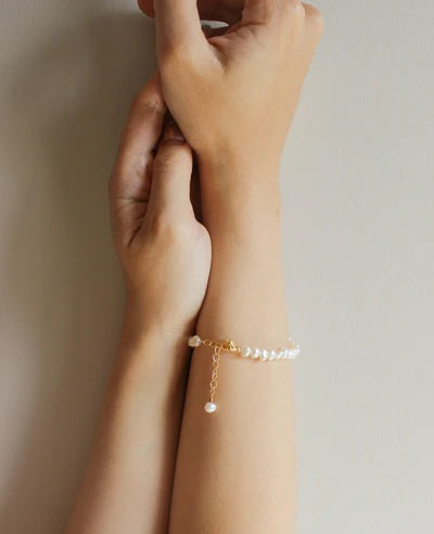 Gold plated bracelet with natural pearl "Irregular"