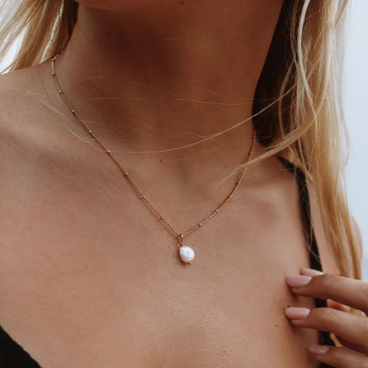 Gold plated necklace with natural pearl