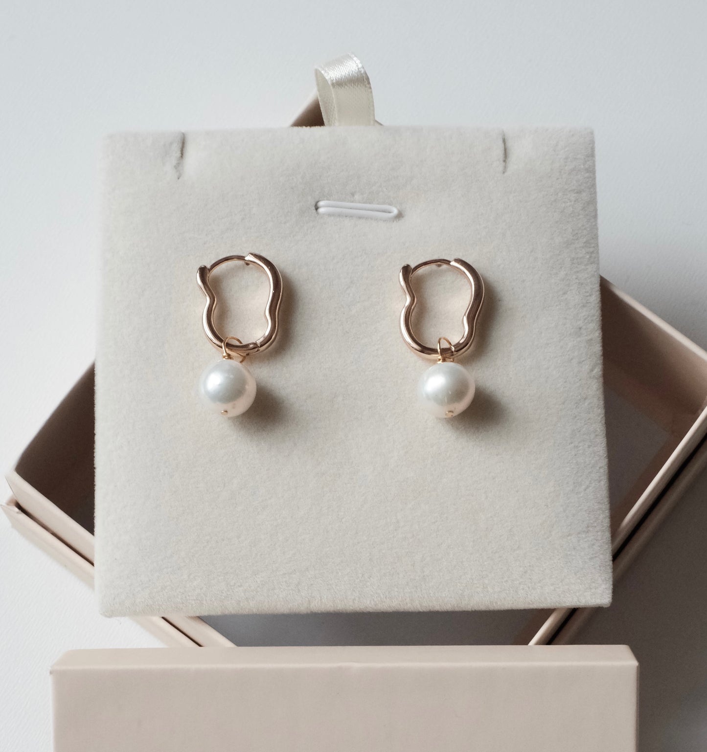 Apzeltīti auskari ar dabīgām pērlēm "Classic BIG"