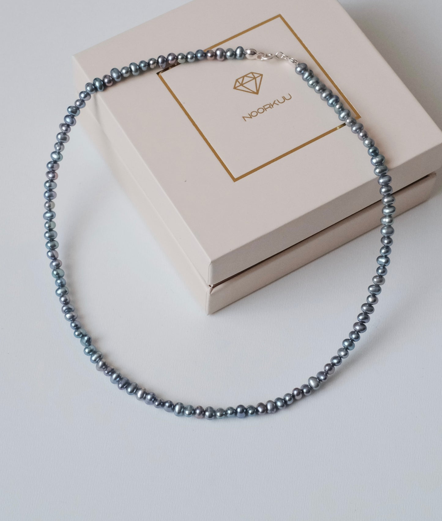 Blue pearl necklace