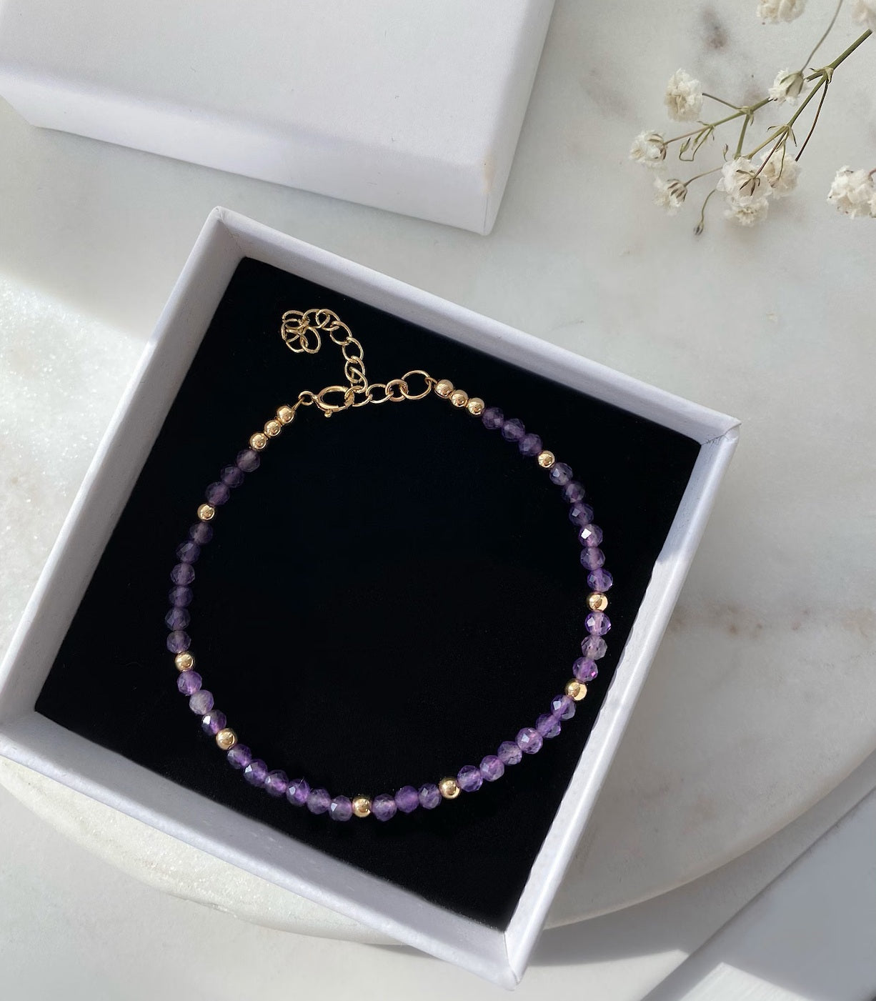 Amethyst bracelet with gold plated / silver details