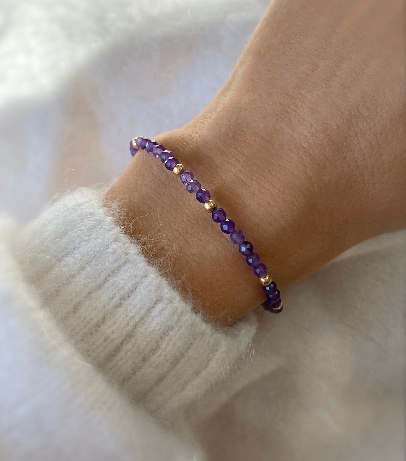 Amethyst bracelet with gold plated / silver details