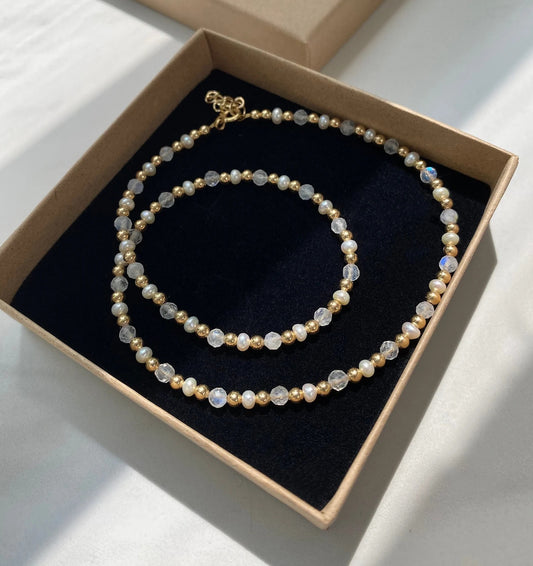Natural moonstone and pearl necklace"Moony"