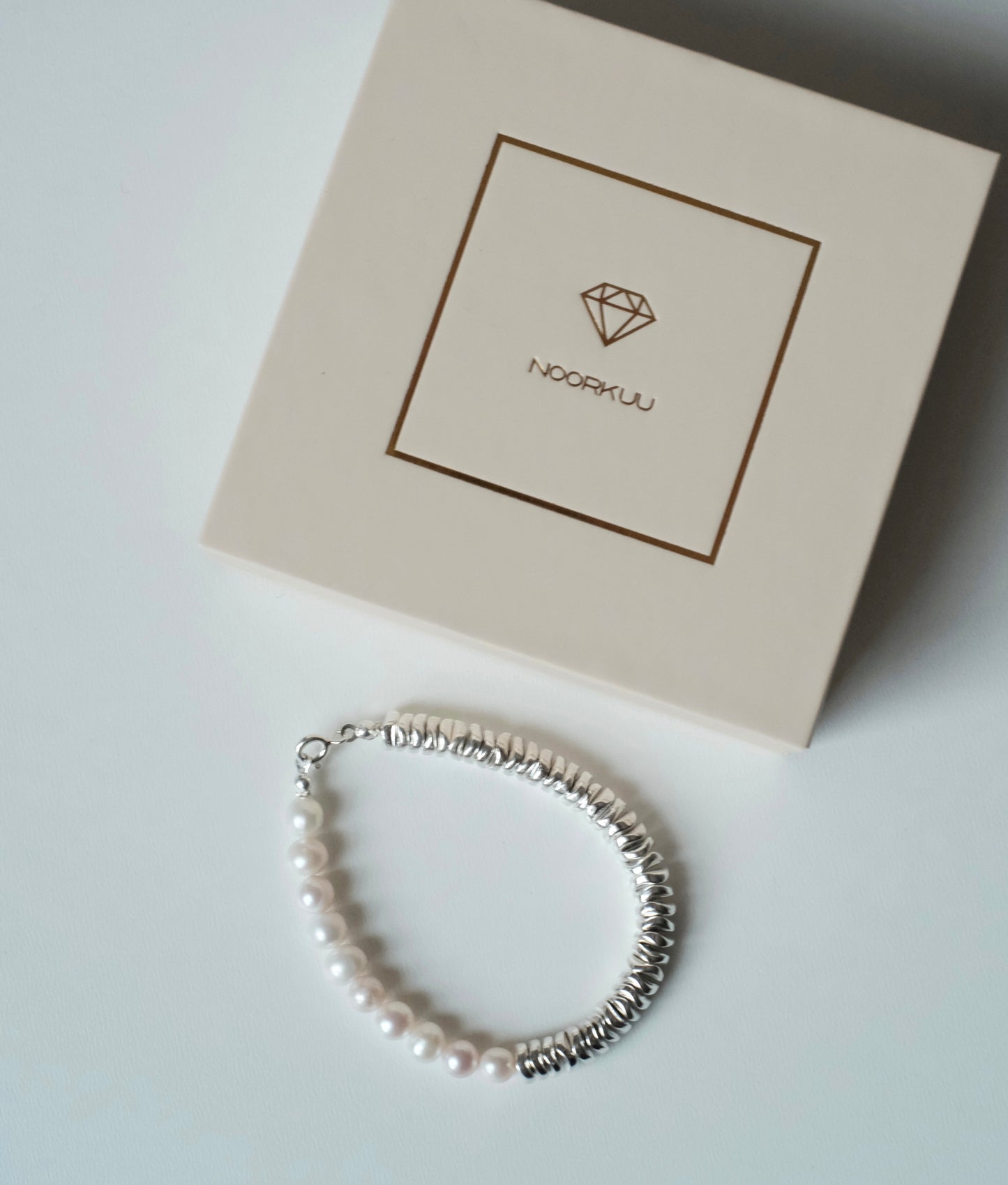 Hematite and pearl bracelet "Silver"