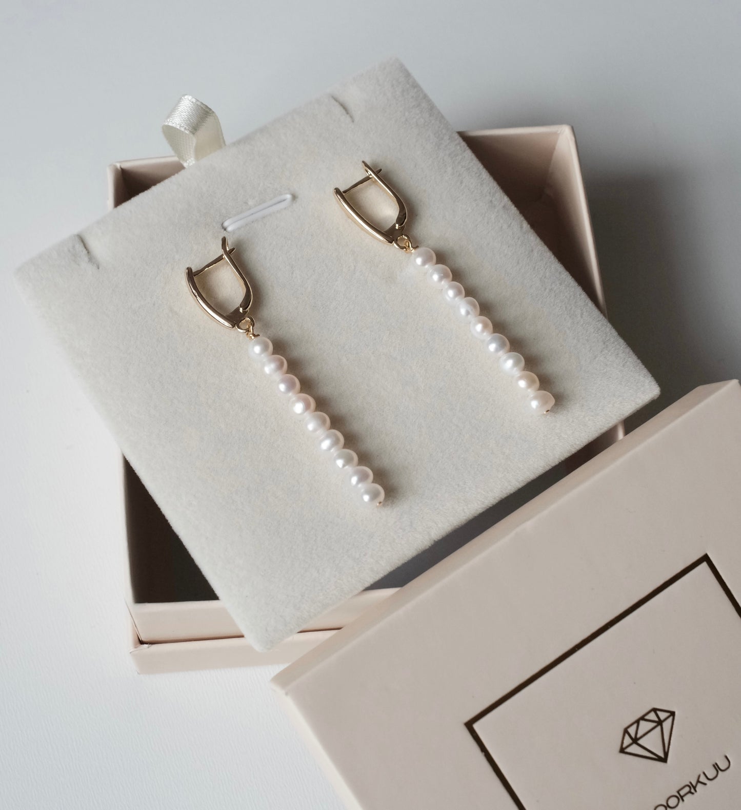 Apzeltīti auskari ar dabīgām pērlēm "Longy"