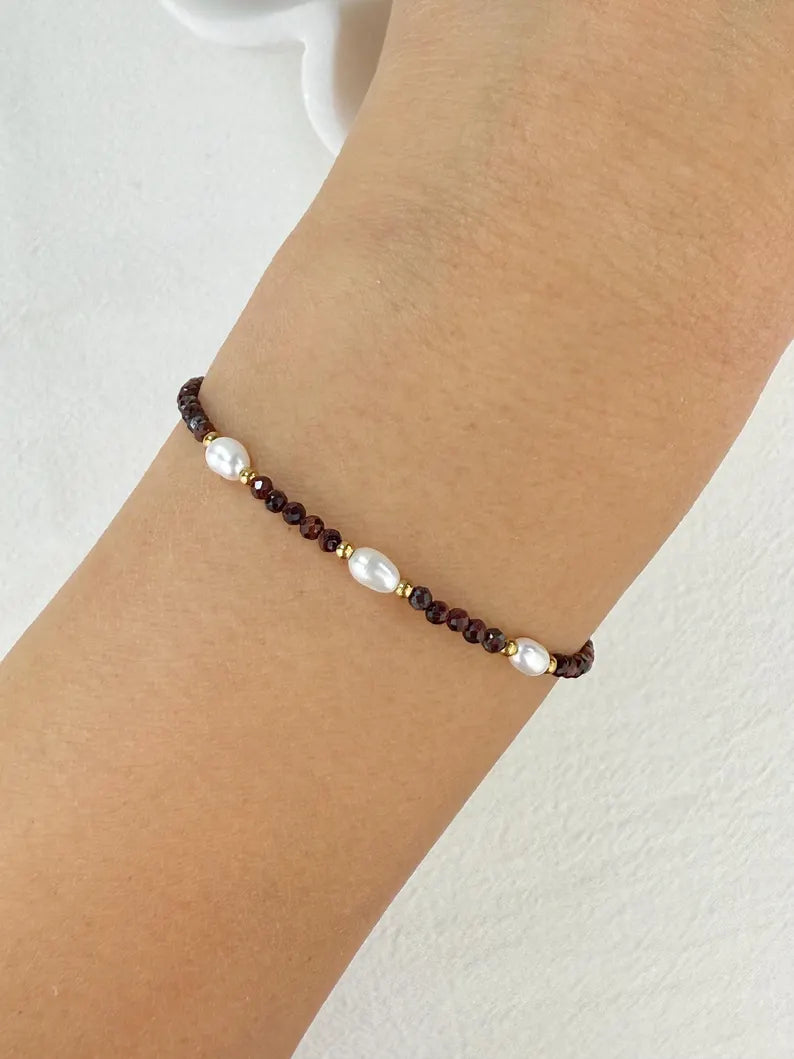 Garnet and pearl bracelet