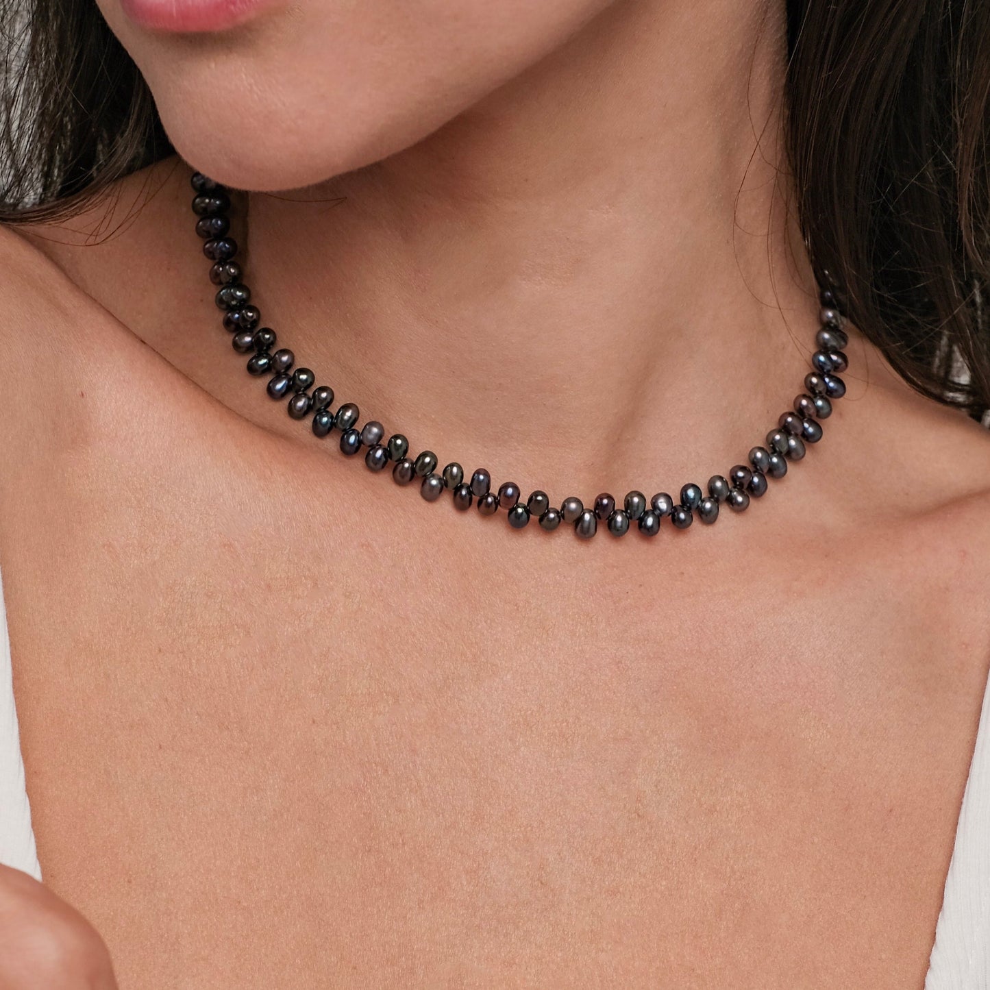 Dark pearl necklace