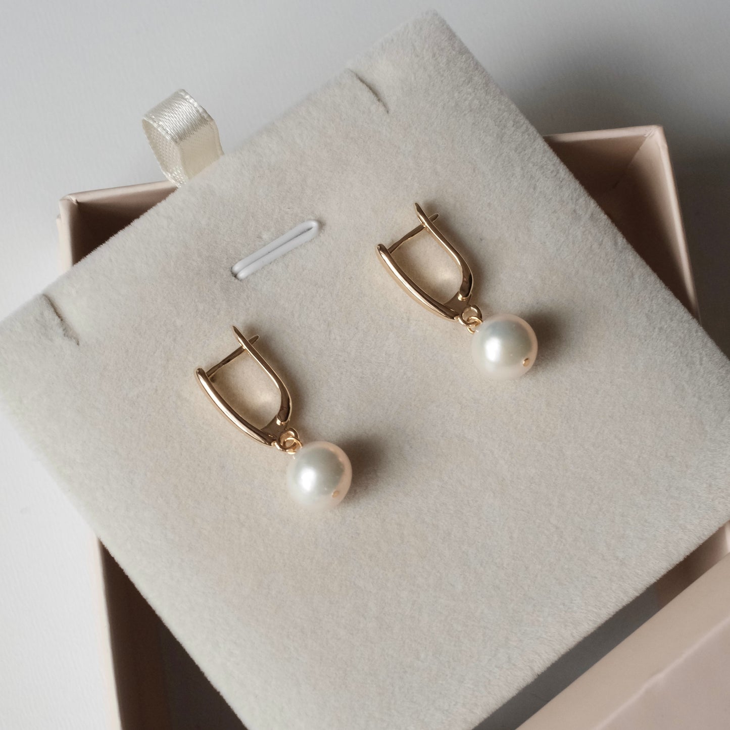 Apzeltīti auskari ar dabīgām pērlēm "Classic 2"