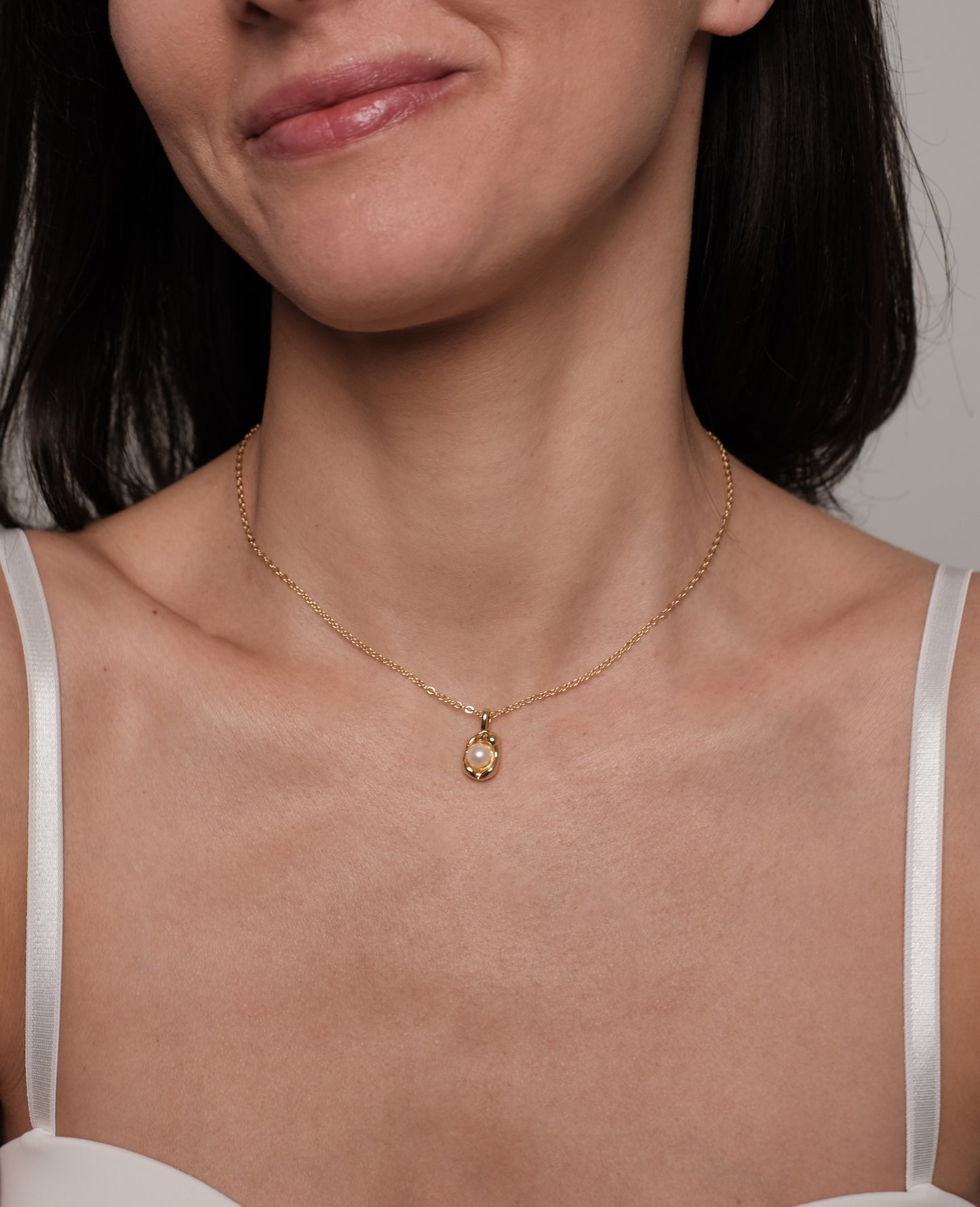 Kullatud kaelakee pärliga