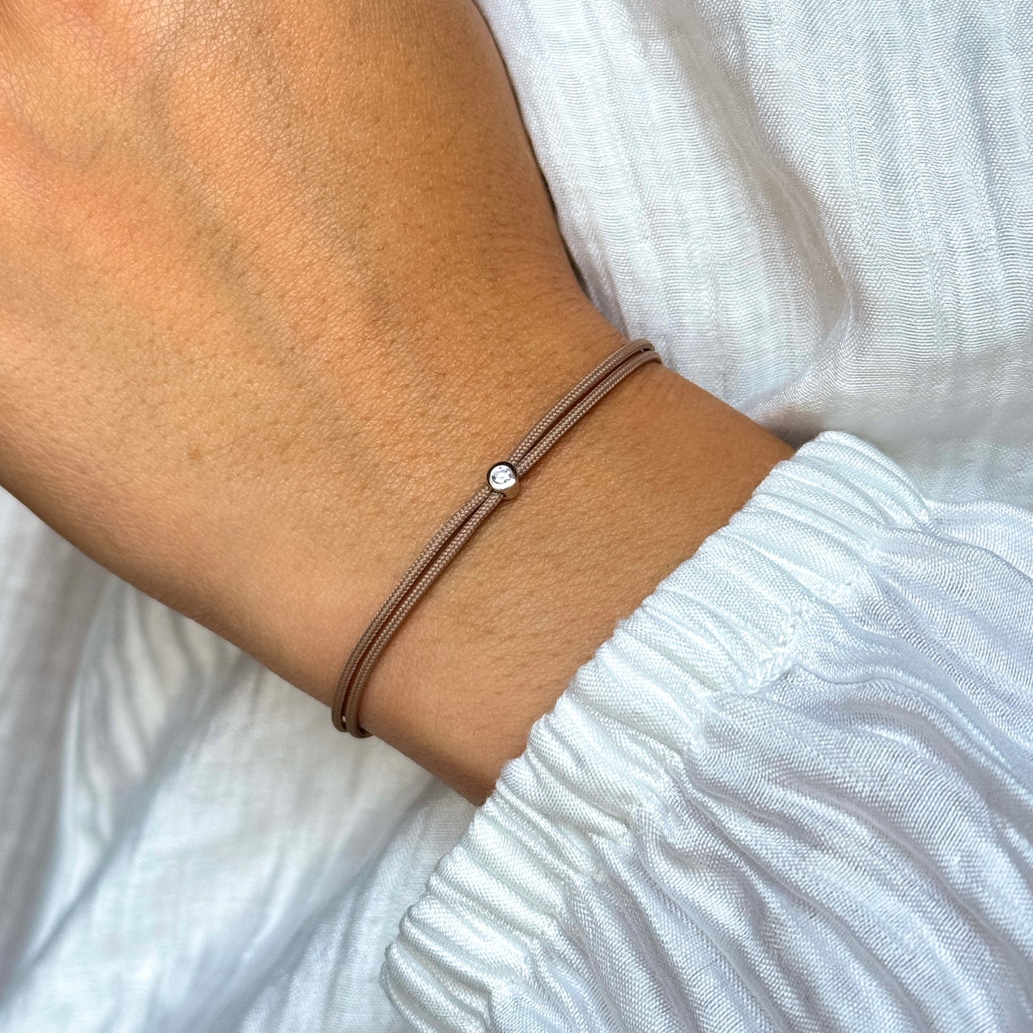 String bracelet with 0.03ct diamond - Beige/gold