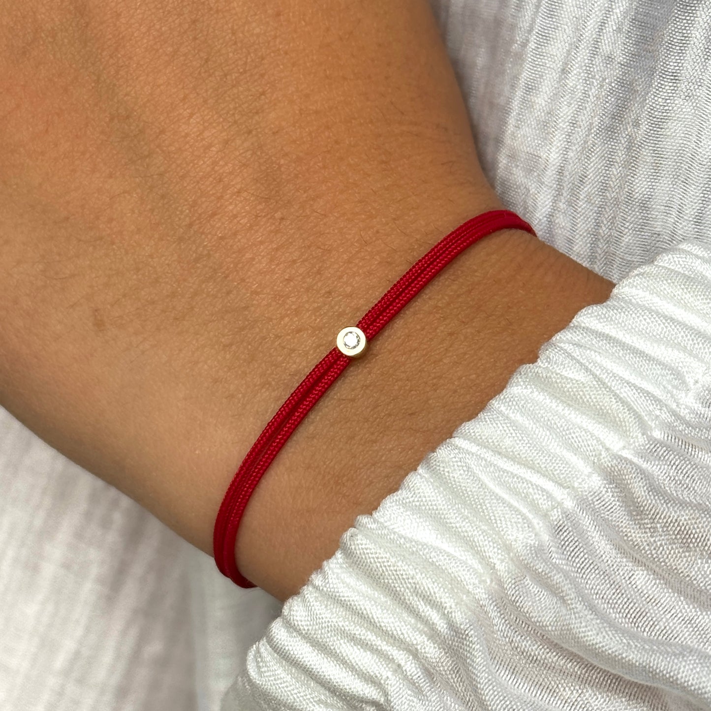 String bracelet with 0.03ct diamond - Red/gold