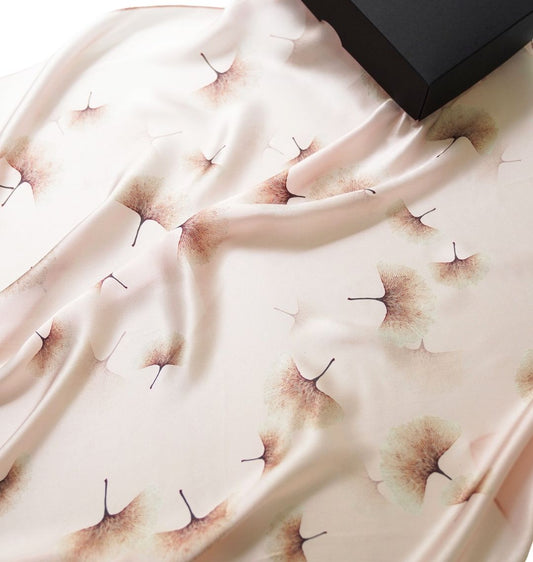100% šilkinė skarelė "Romantic lilac"