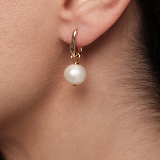 Apzeltīti auskari ar dabīgām pērlēm "Classic Small"