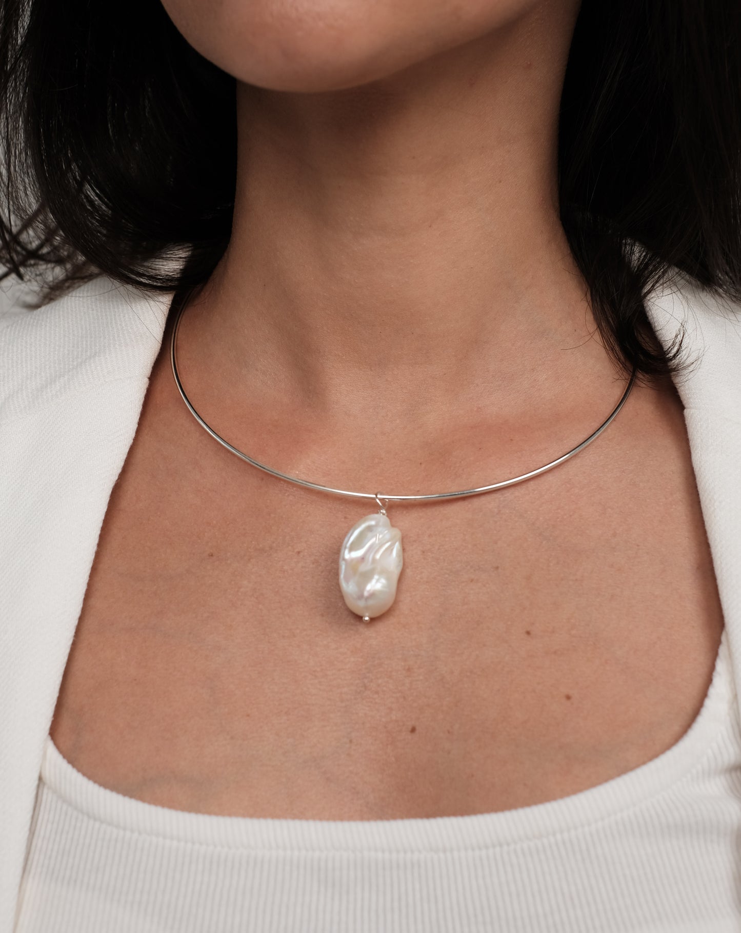 Silver plated necklace with natural Baroque pearl