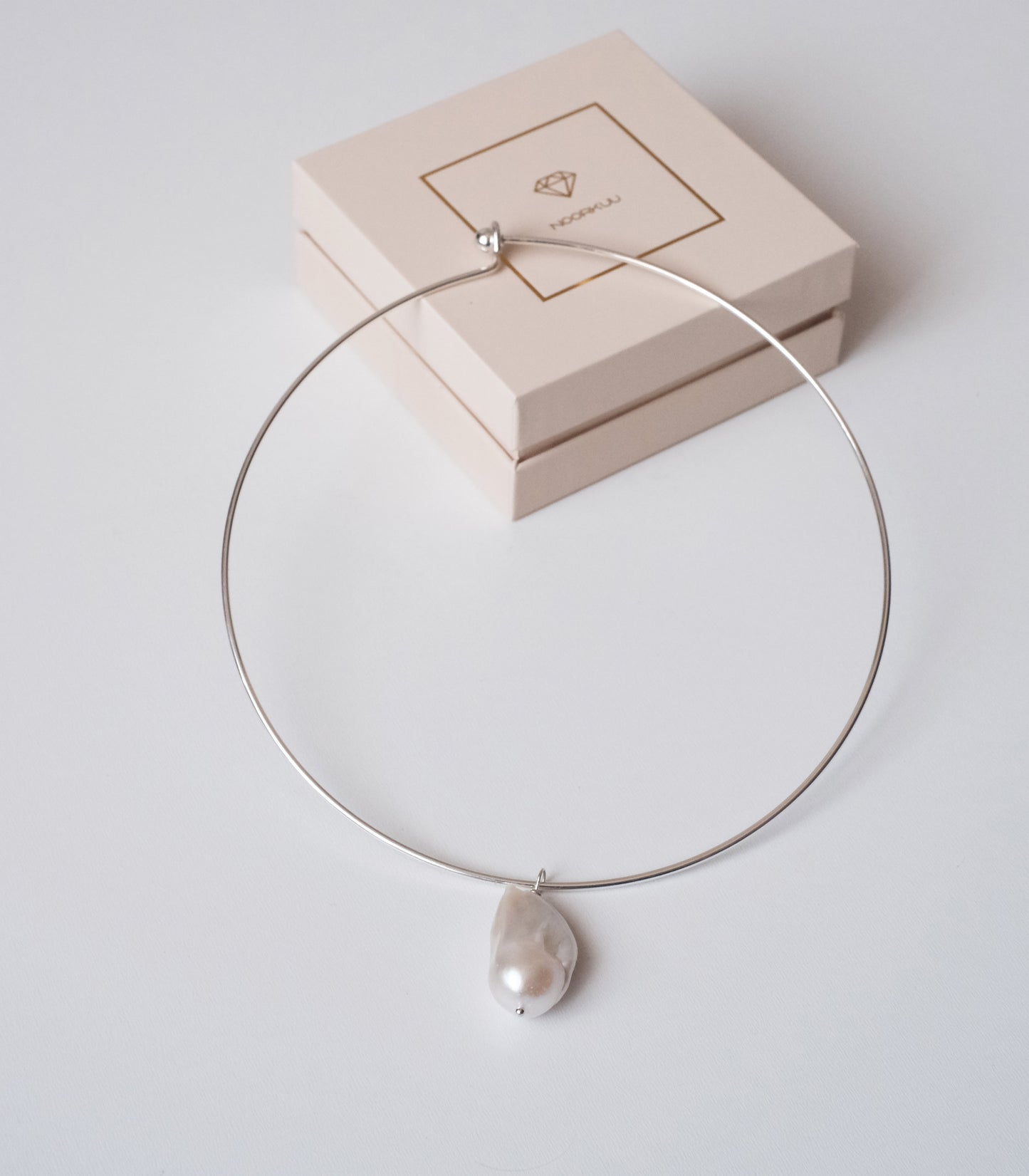 Silver plated necklace with natural Baroque pearl