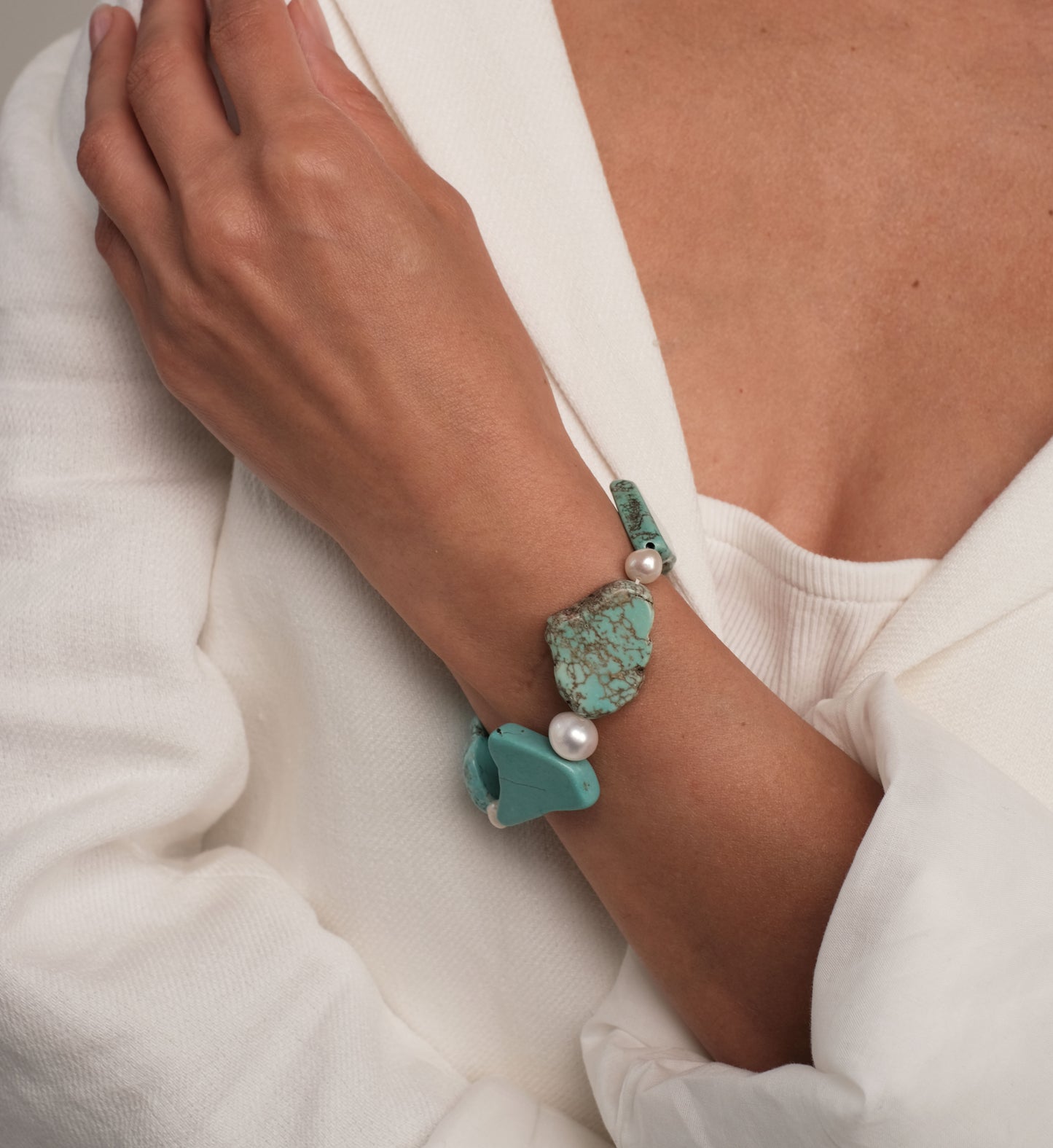 Natural pearl and magnezite bracelet "Ren"