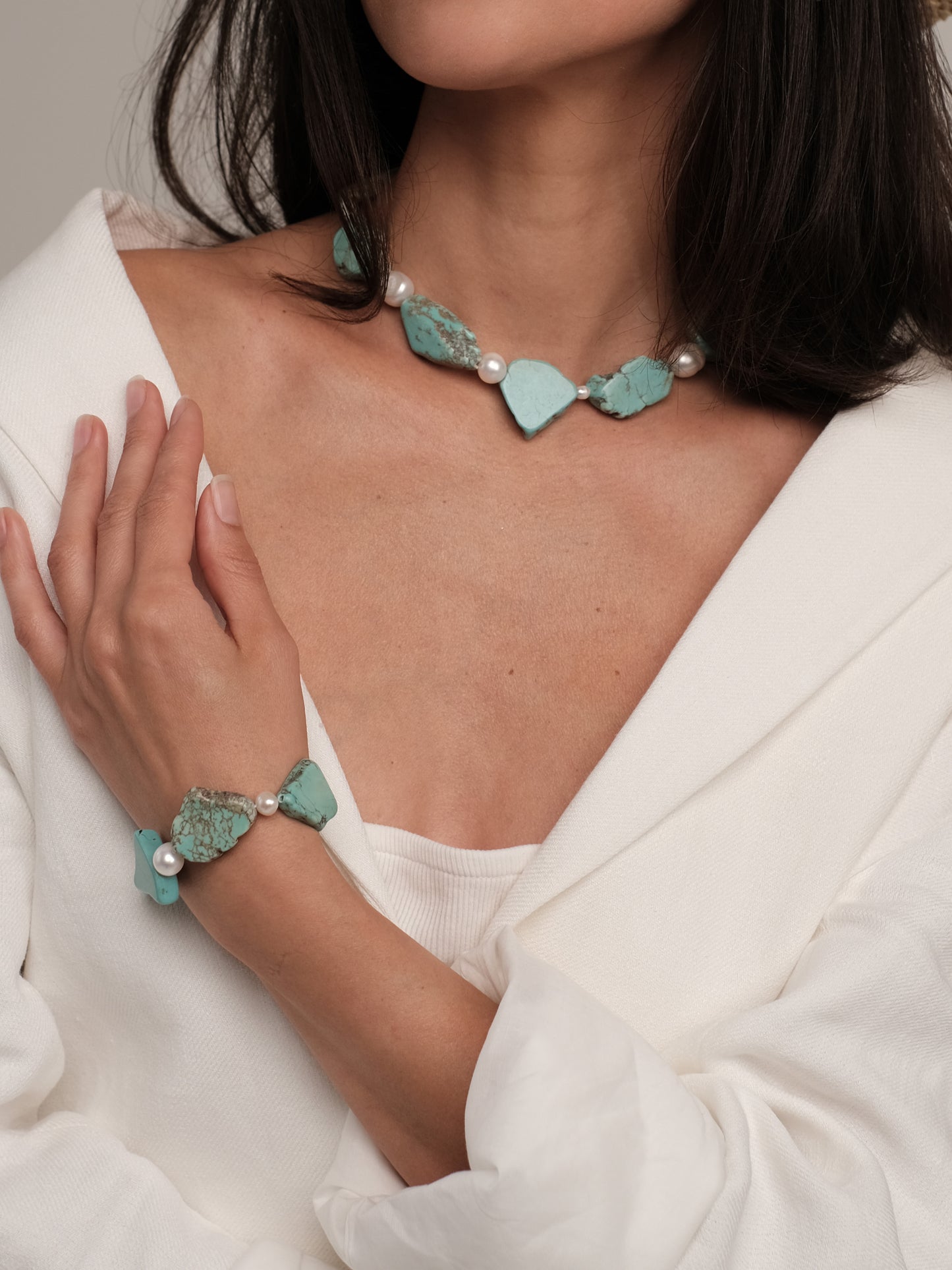 Natural pearl and magnezite bracelet "Ren"