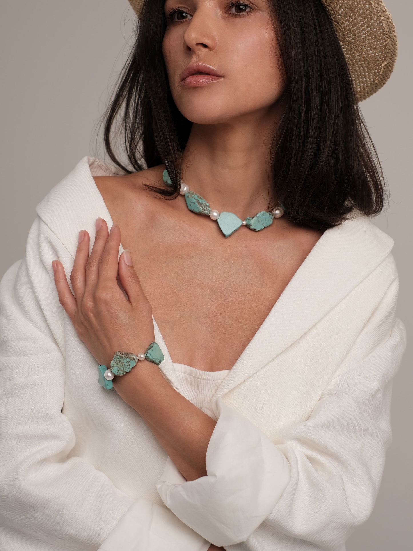 Natural pearl and magnezite bracelet "Ren"