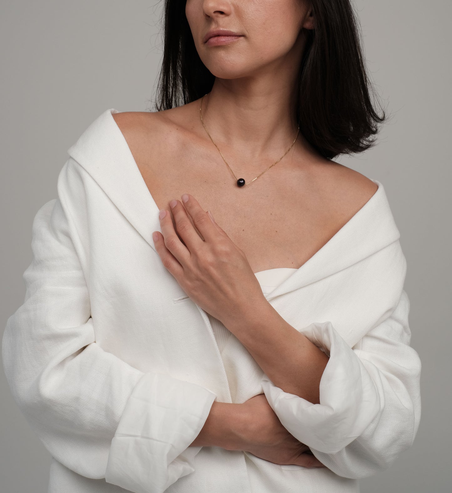 Elegant necklace with dark natural pearl