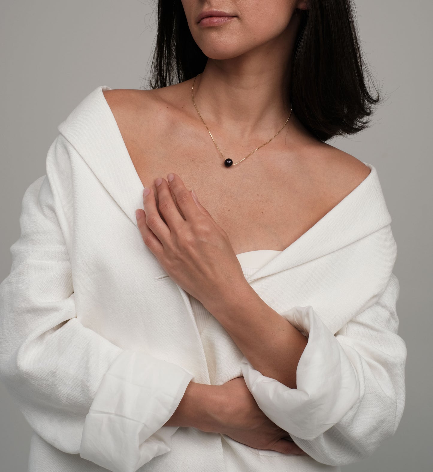 Elegant necklace with dark natural pearl