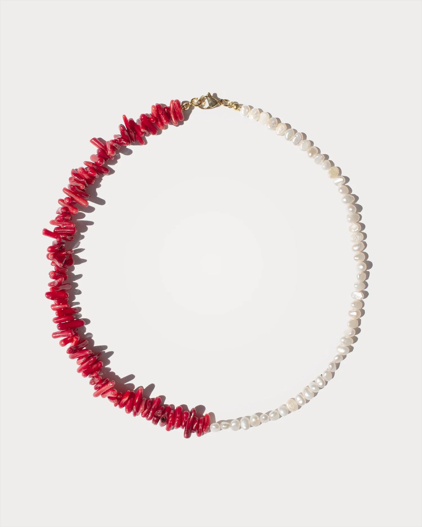 Natūralių perlų ir koralo vėrinys "Sun"