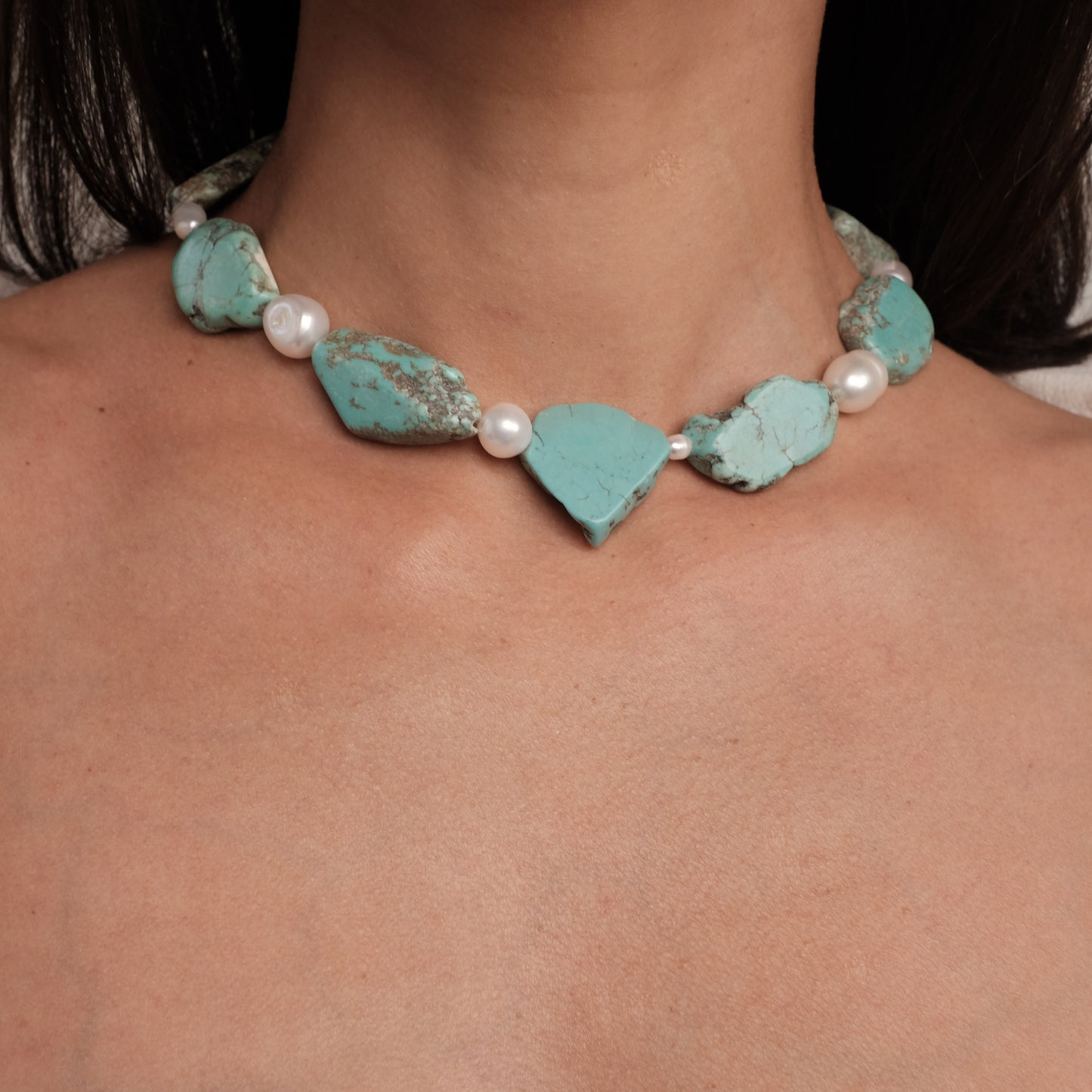 Natural pearl and magnezite necklace "Ren"