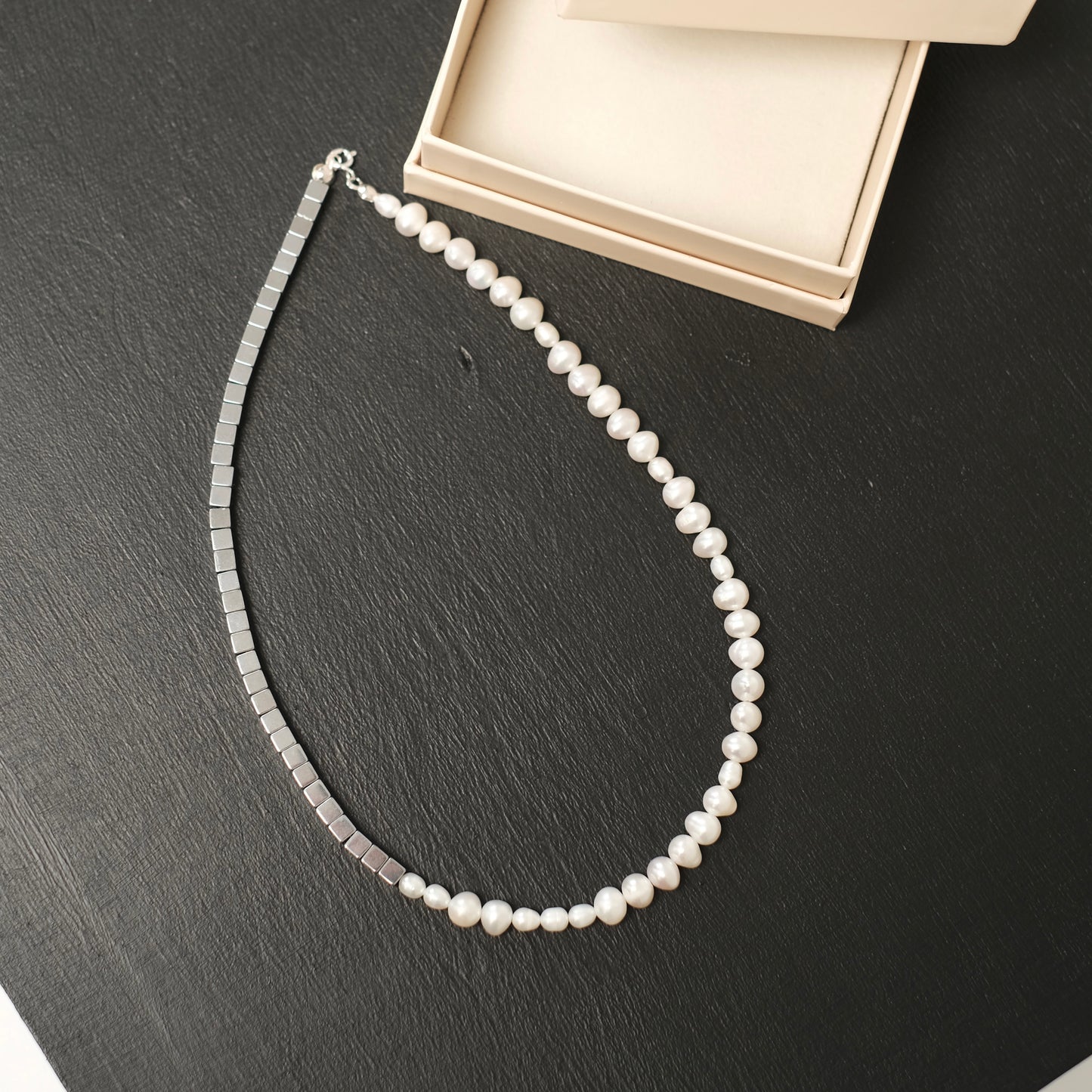 Natural pearl and hematite necklace 1