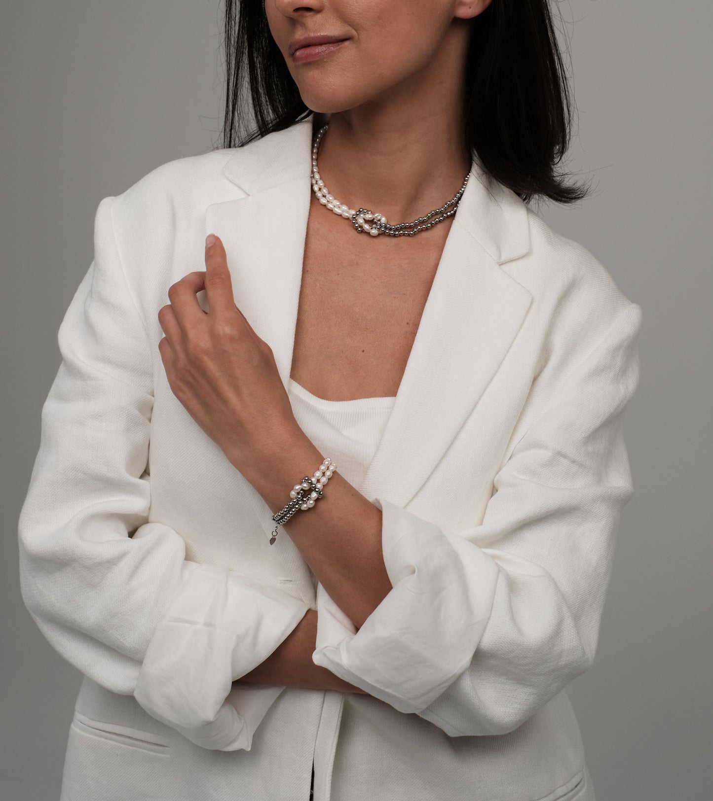 Natural pearl necklace "Knot"