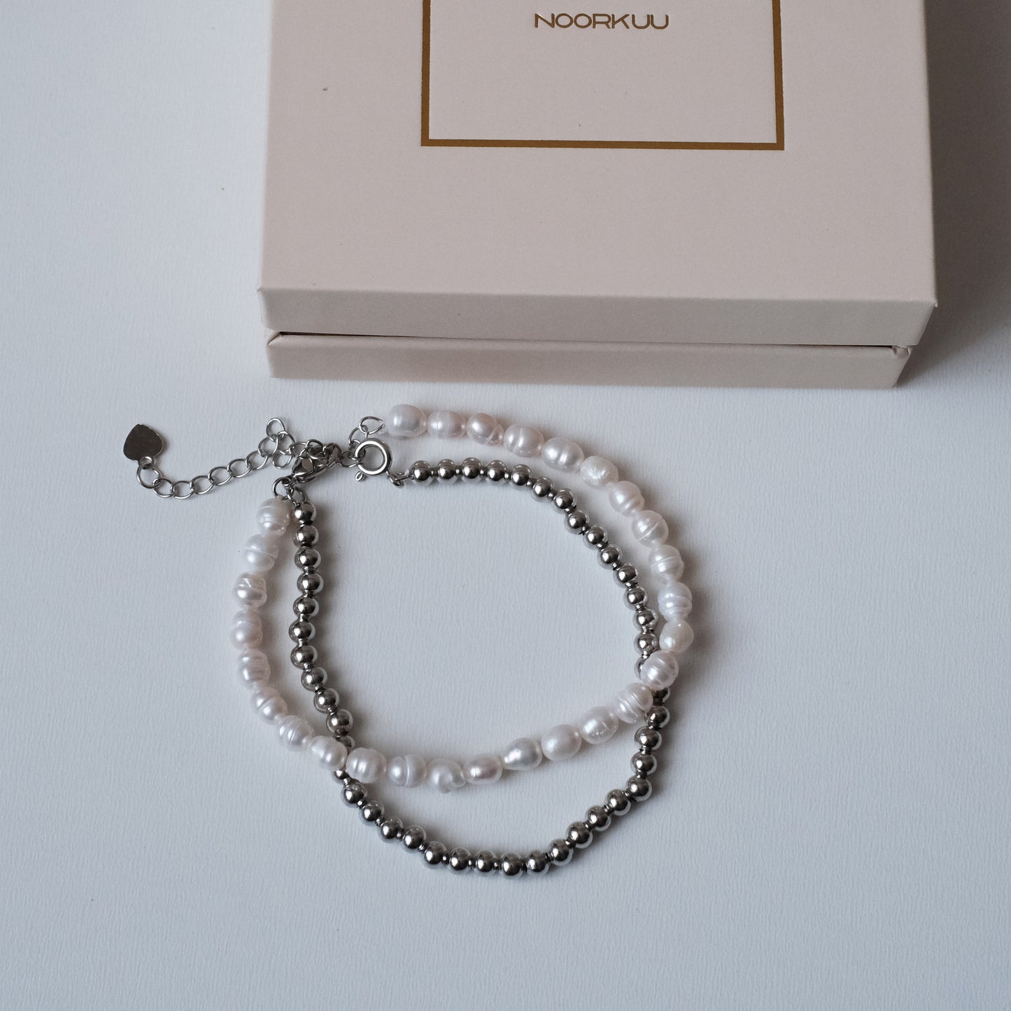 Pearl bracelet with silver plated details "Knot"