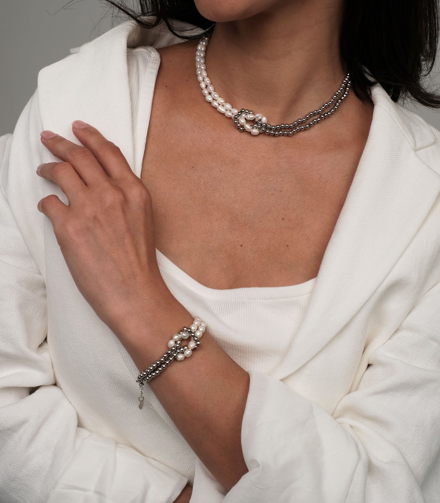 Natural pearl necklace "Knot"